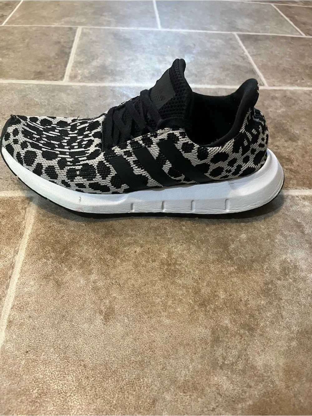adidas Swift Run Shoe Women’s Size 7 Black Cheetah Print BD7962
